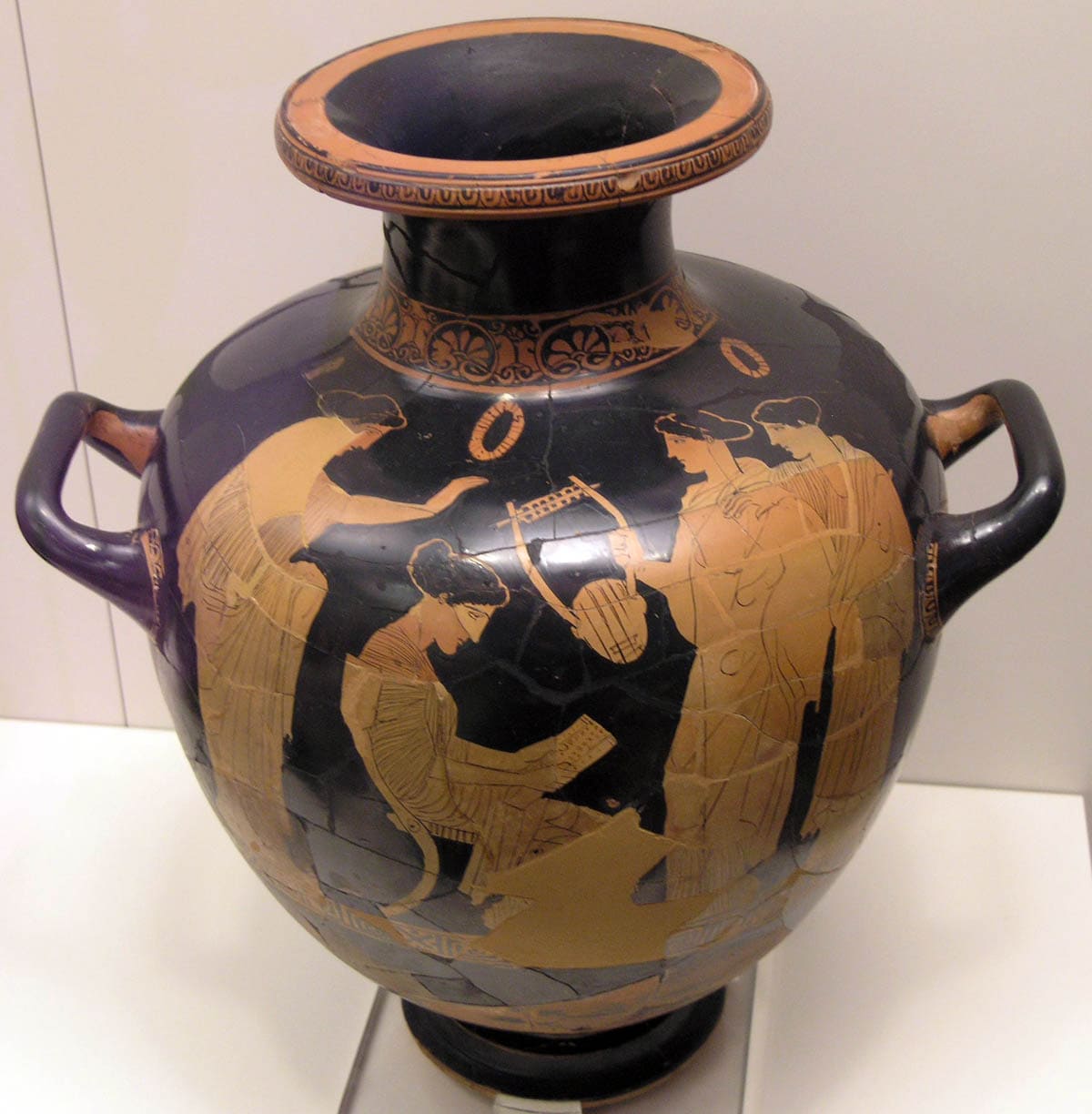Greek vase with women